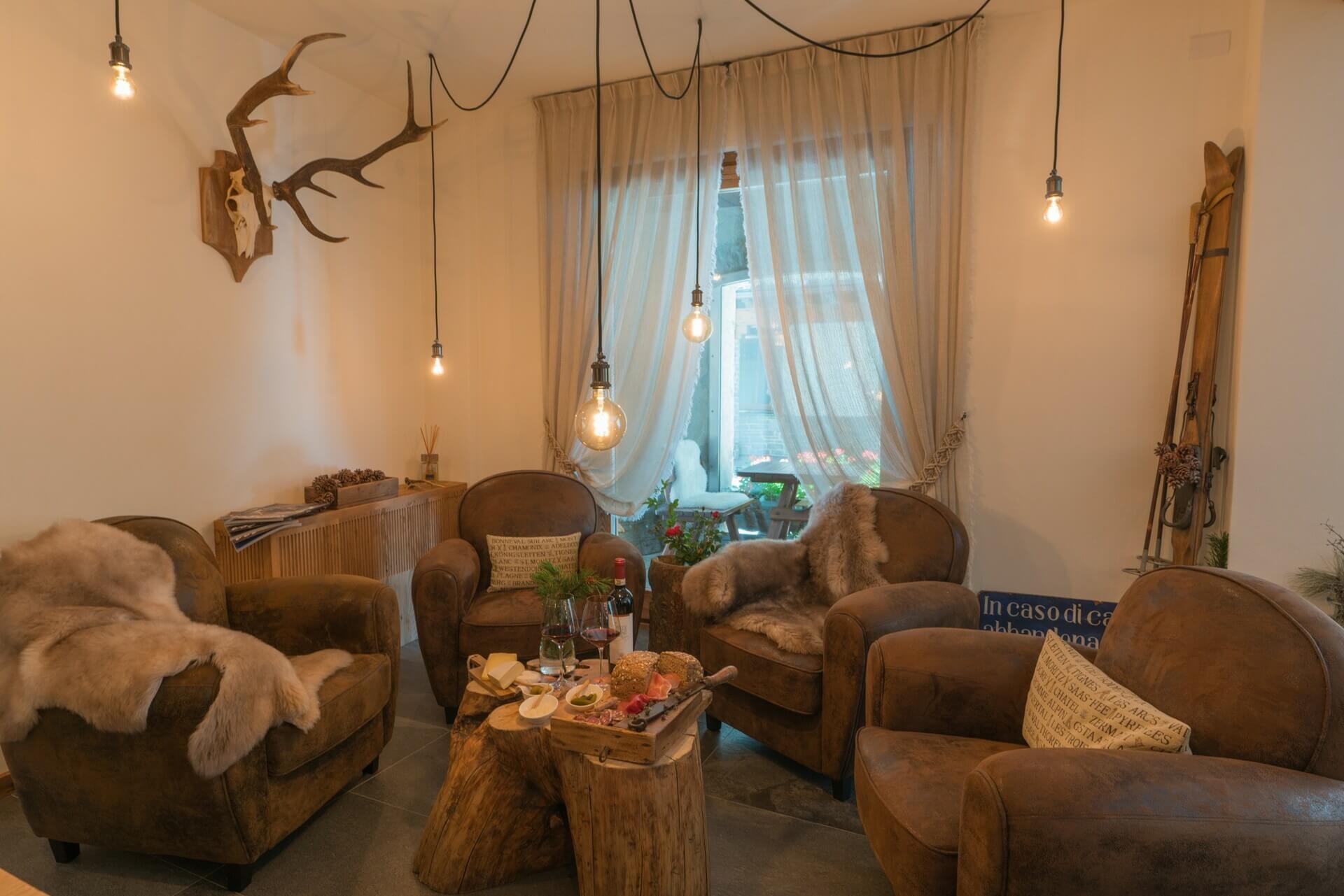 area relax con divanetti al Baitin a Santa Caterina