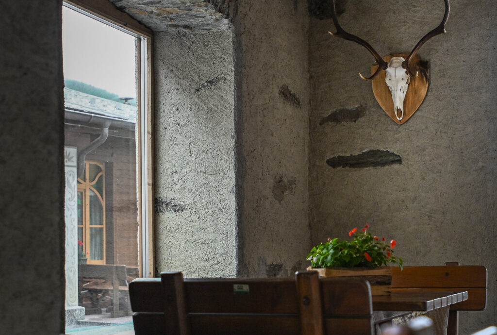 edificio storico a santa caterina valfurva trasformato in alpine lodge